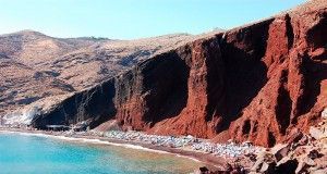 La Playa Roja (Red Beach) de Santorini: espectaculares colores rojizos Playa Roja de Santorini cerca de Akrotiri