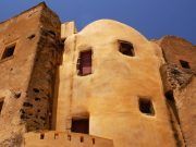 Emporio, el pueblo de las iglesias y los molinos de Santorini Emporio
