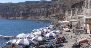 Mesa Pigadia, la playa favorita de los habitantes de Santorini Playa de Mesa Pigadia, Santorini