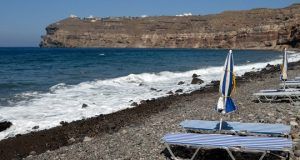 Pori, la playa pequeña y salvaje de Santorini Playa de Pori, Santorini