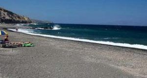 Vourvolos, la playa perfecta de Santorini para aislarse del mundo Playa de Vourvolos, Santorini