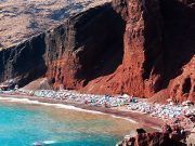 La Playa Roja (Red Beach) de Santorini: espectaculares colores rojizos La playa roja de Santorini en Grecia